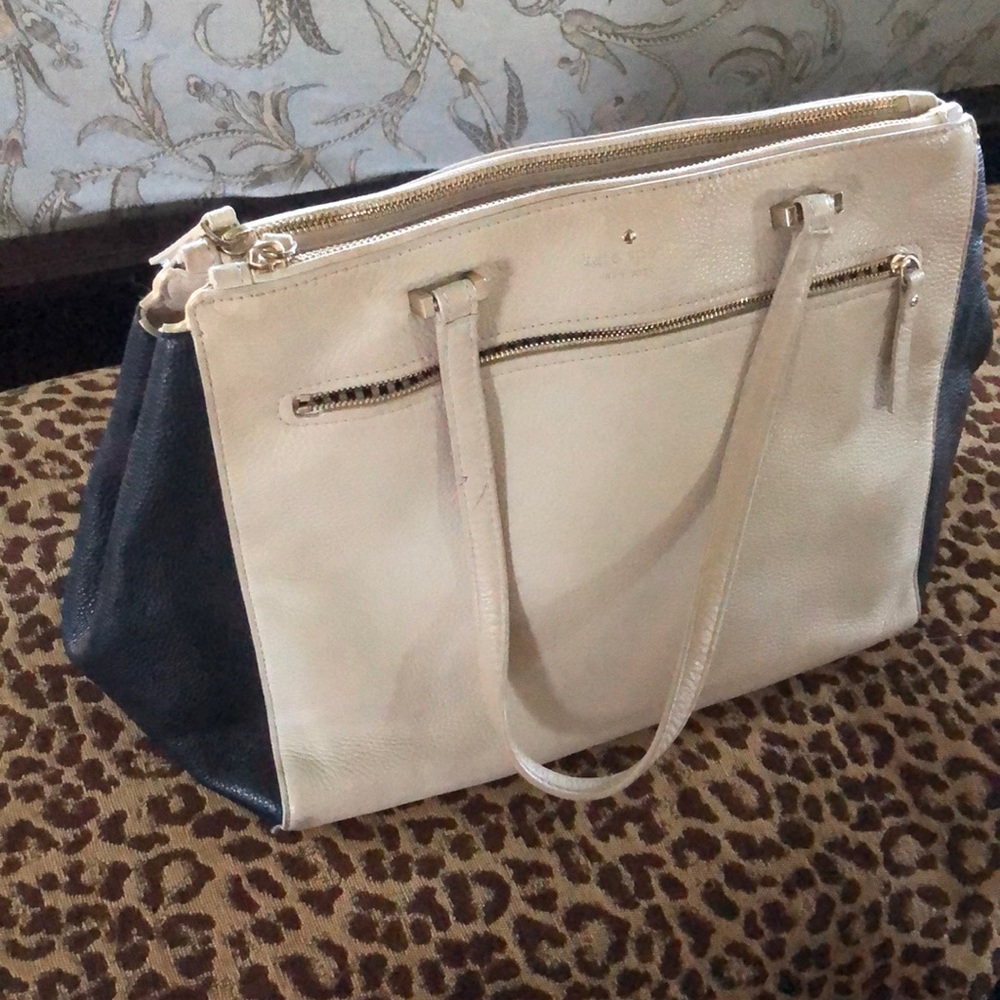 Medium to Large Kate Spade hand bag with.zippers